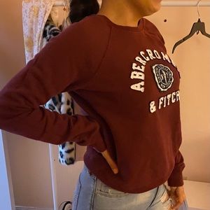 ✨Abercrombie & Fitch burgundy sweatshirt✨